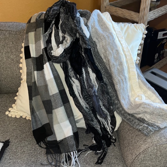 Cute black-grey-white scarfs! - Picture 1 of 8